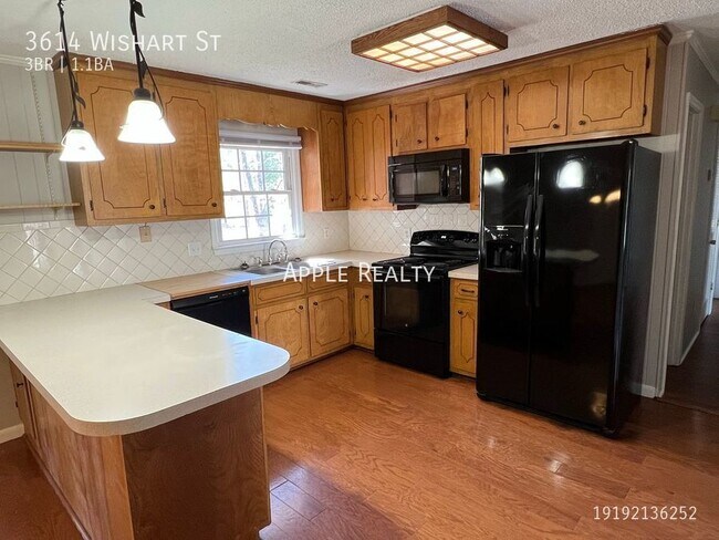 Building Photo - 3614 Wishart St - Available end of March