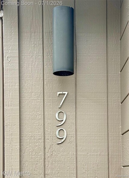 Foto del edificio - 799 Emmons Ave