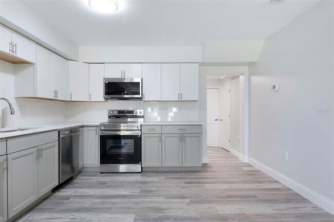 Foto del edificio - 8180 42nd St N