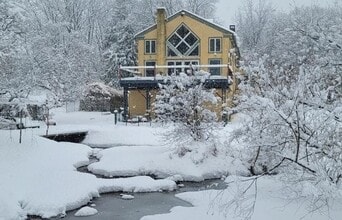 Building Photo - 1310 Hollow Rd