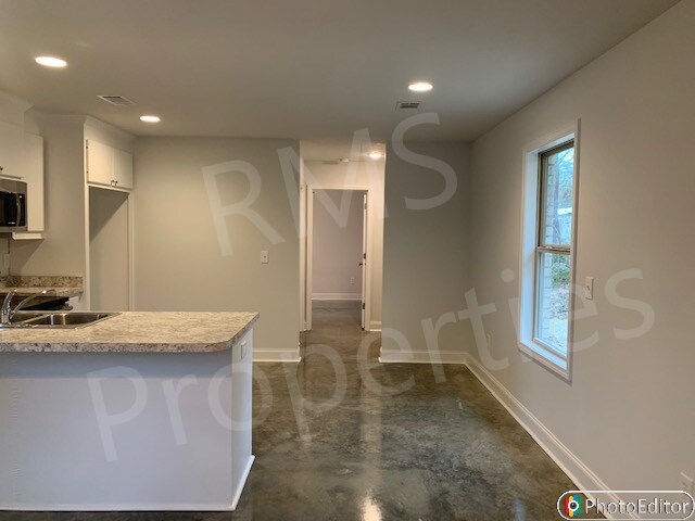 Building Photo - 103 Wedgewood Cr