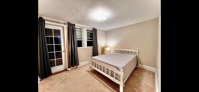 Foto del edificio - 2549 Edgehill Rd
