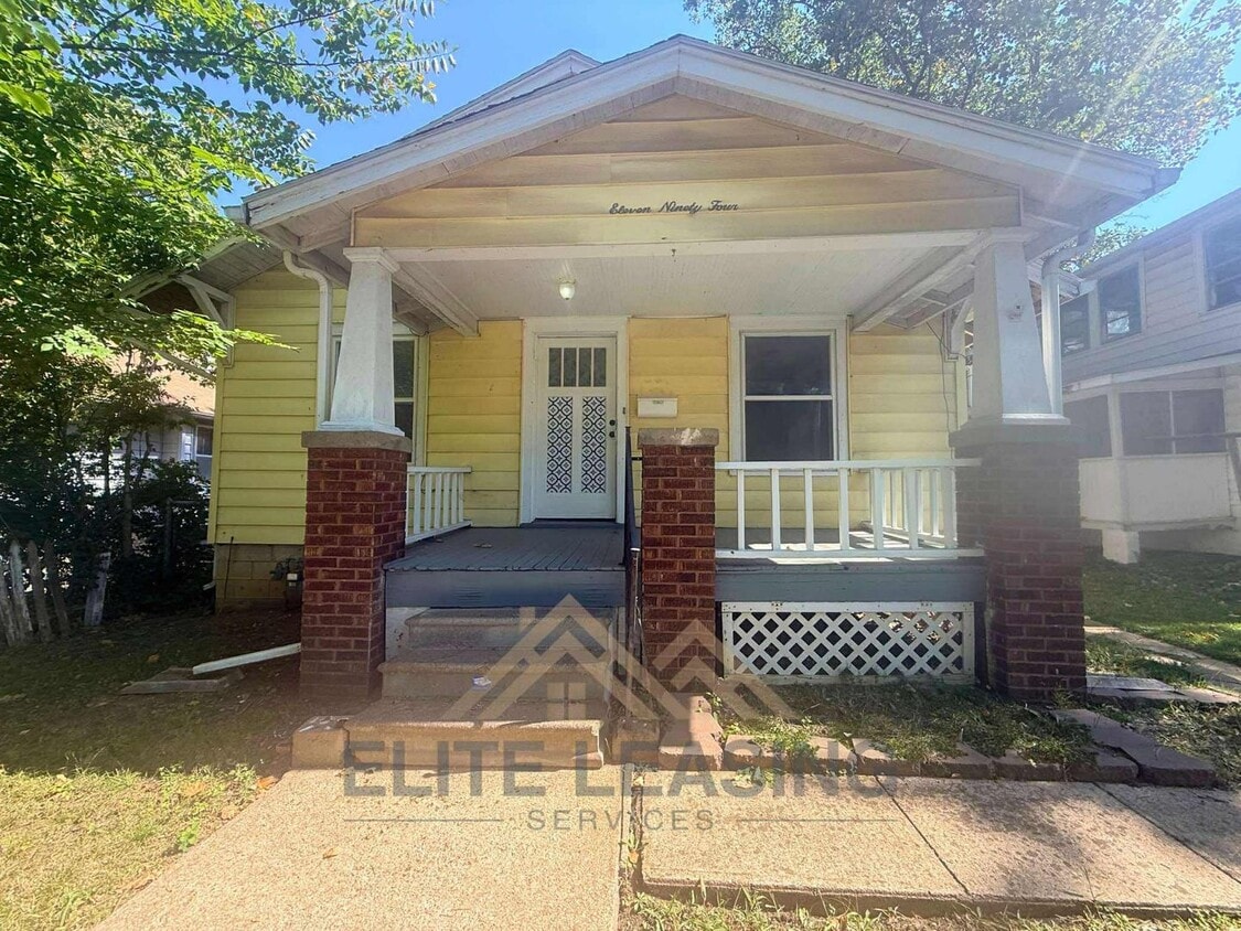 Primary Photo - 1194 SW Woodward Ave