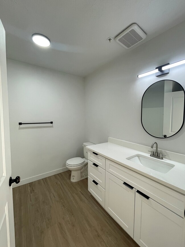 Building Photo - 404 E 5600 S