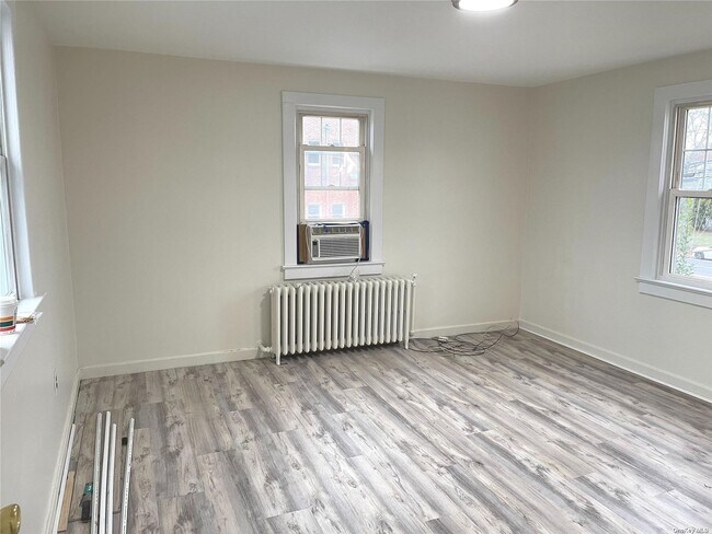 Foto del edificio - 370 Stewart Ave