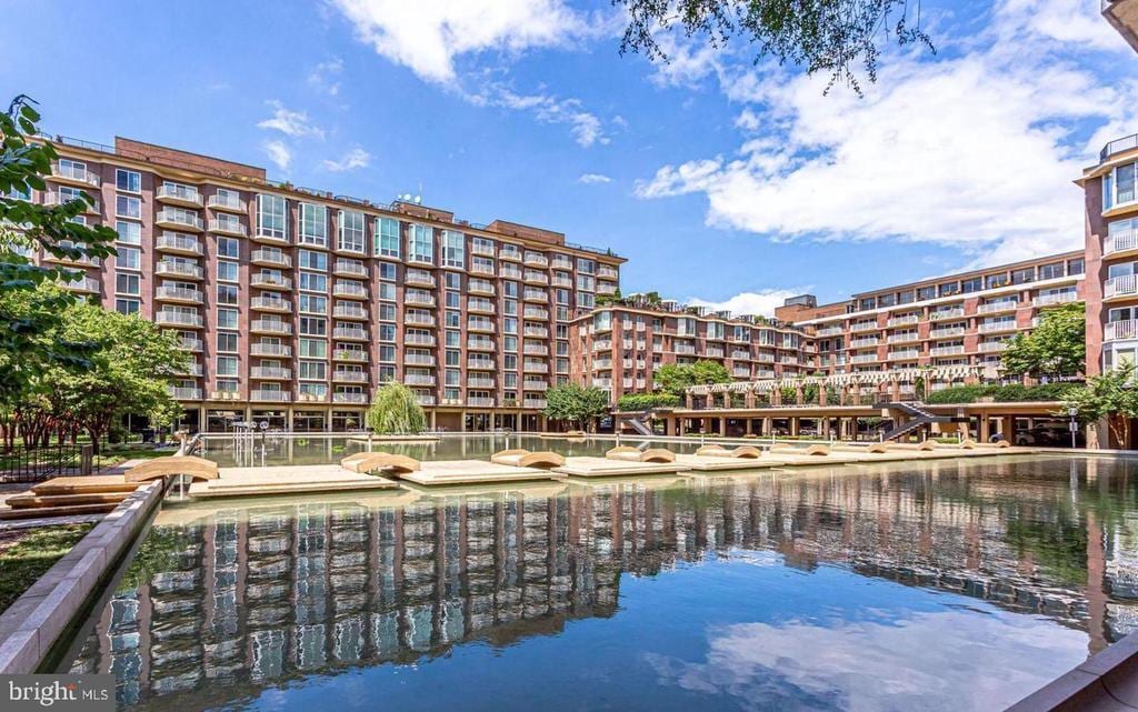 Overall complex - 510 N St SW