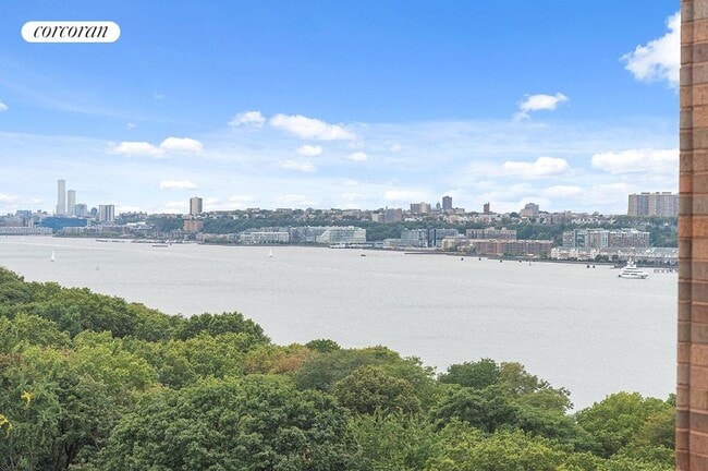 Foto del edificio - 222 Riverside Dr