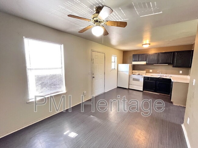 Building Photo - 809 E Huntsville Ave