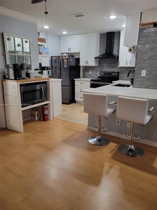 Foto del edificio - 605 NW 47th St