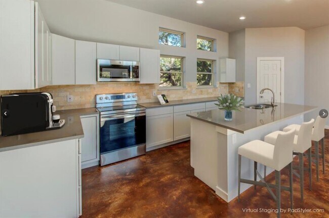 Foto del edificio - 17707 Westlake Dr