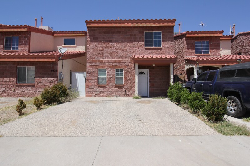Primary Photo - 11027 Oasis Dr