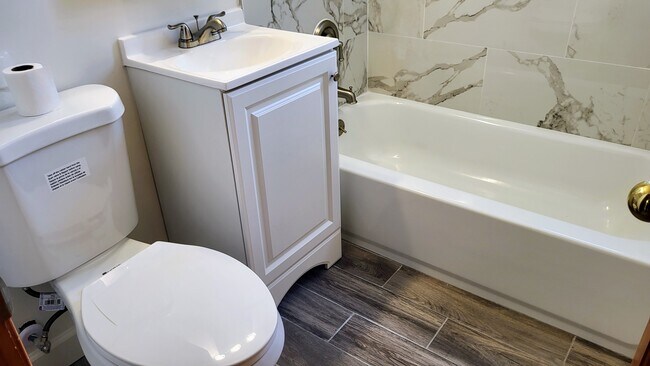 Baño nuevo - 2606 Tunlaw Rd NW