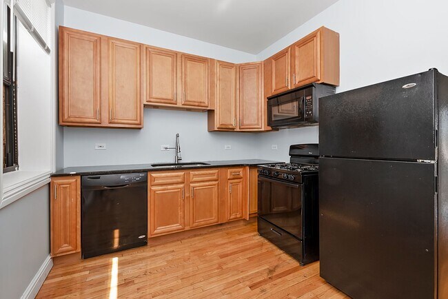 Foto del edificio - Two Bedroom Condo Unit For Rent In Bronzev...
