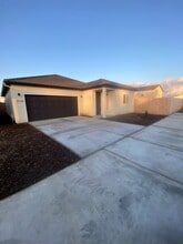 Building Photo - 3928-3928 S Burke St