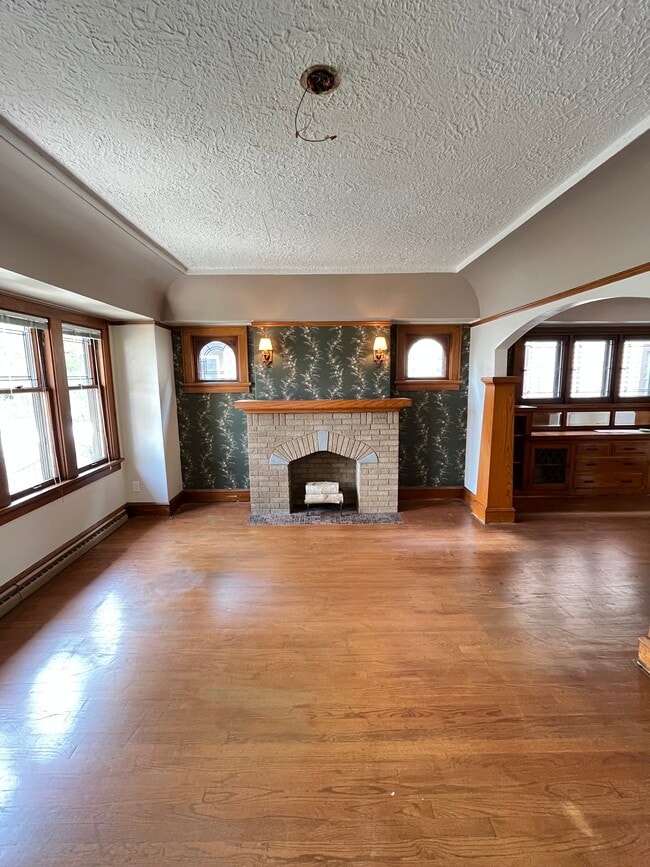 Building Photo - 1109 S 71st St
