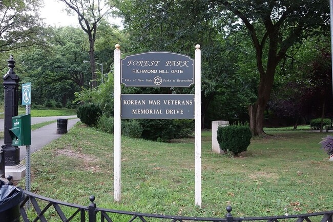 Foto del edificio - 11525 Metropolitan Avenue, 233