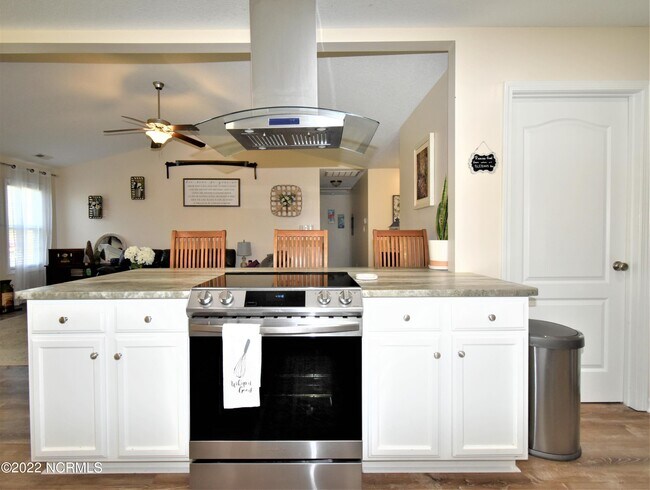 Building Photo - 312 S Brandon Way
