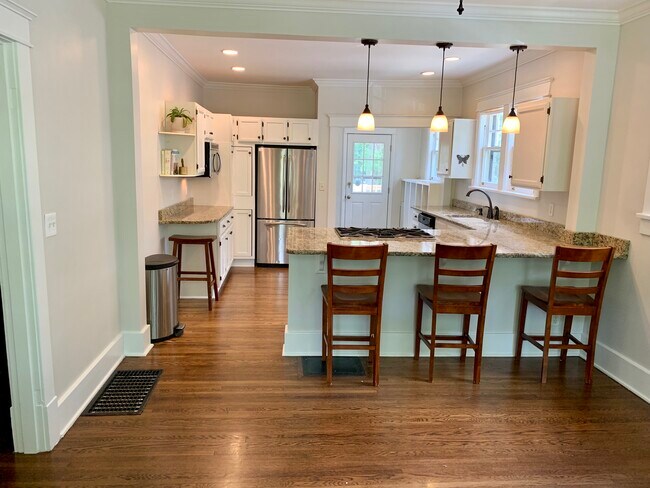 Foto del edificio - 1211 Cedar Ln
