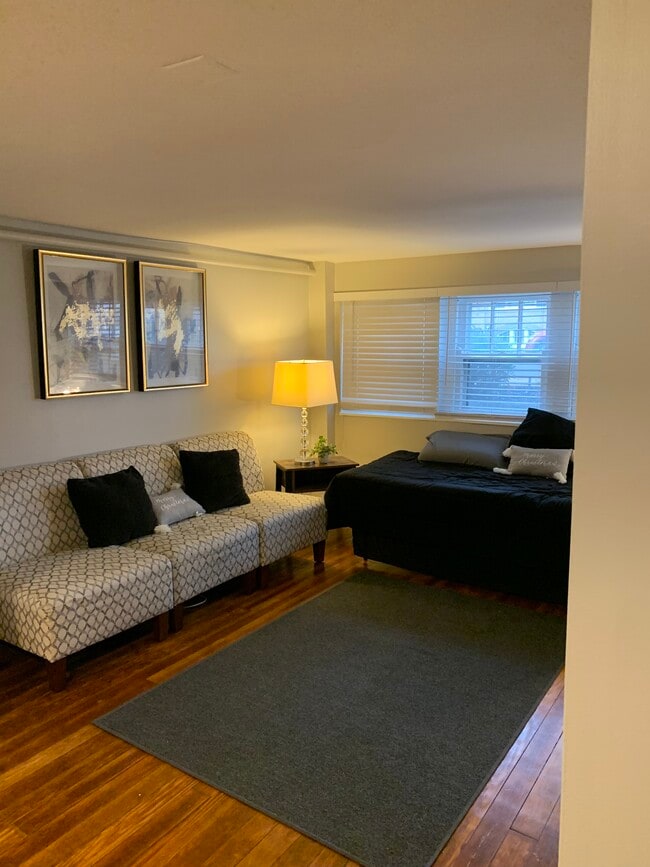 Livingroom - 2122 Kenilworth Ave