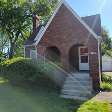 Building Photo - 1421 N Berwick Ave