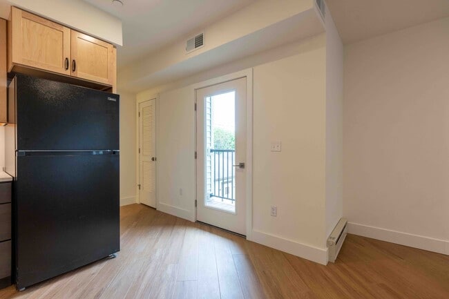 French door leads to balcony with city views - 517 18th St