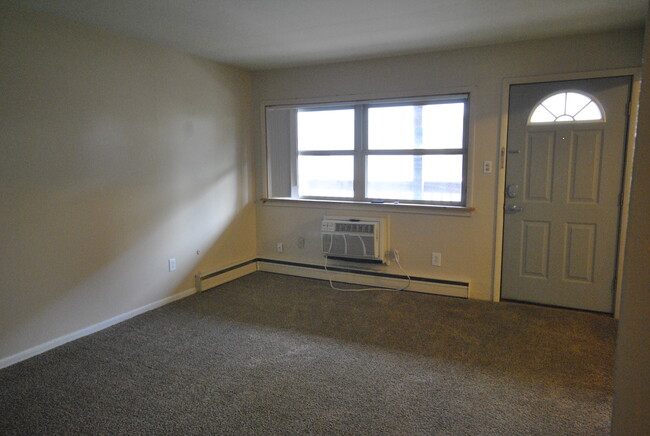 Two-Bedroom Living Room - 727 E Kingsley St