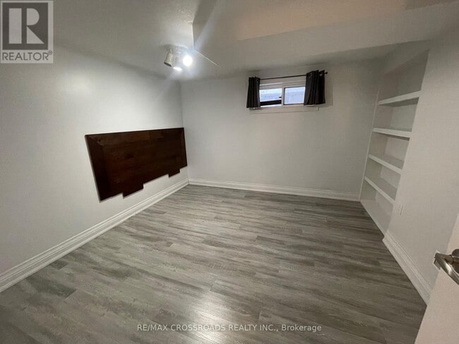 Photo du bâtiment - 493 Upper Gage Ave