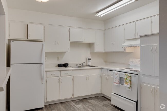 Interior Photo - Camelback Properties
