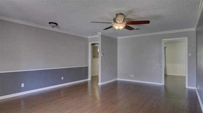 Building Photo - 407 Hillside Dr