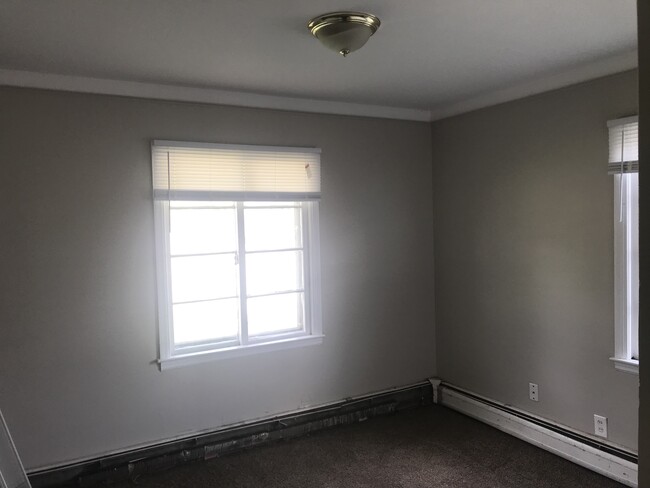 Building Photo - 3 Bedroom 1 Bathroom House