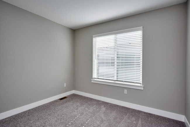 Building Photo - Creekline Townhomes