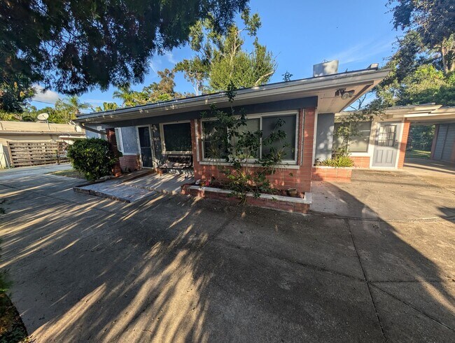 Foto del edificio - Charming Sarasota Home with Guest House, E...