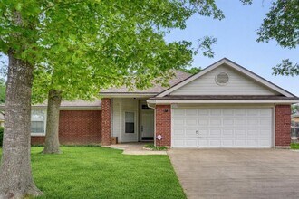Building Photo - 203 Pin Oak Dr