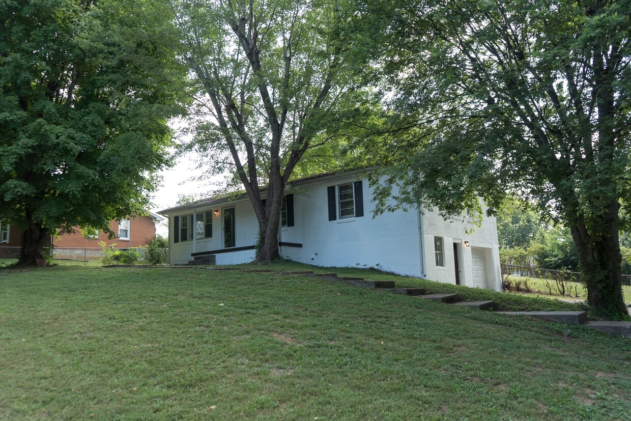 2311 Cornelia Dr, Columbia, TN 38401 House Rental in Columbia, TN