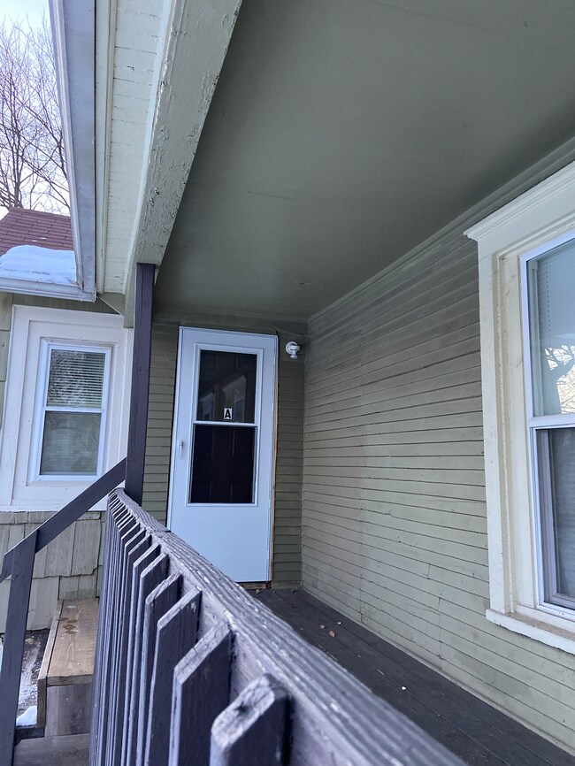 Foto del edificio - 1028 Lansing Ave