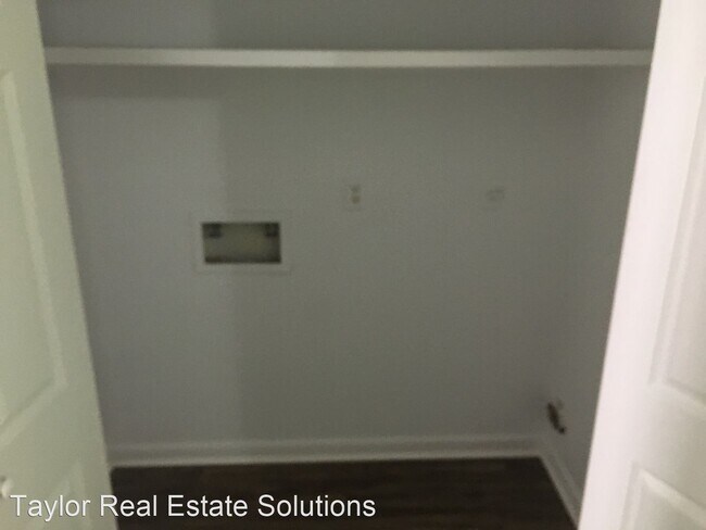 Building Photo - 613 Pelham Rd S