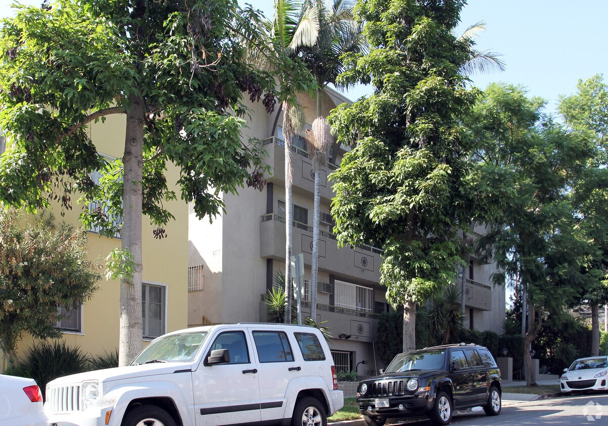 Building Photo - 1247 N Orange Grove Ave