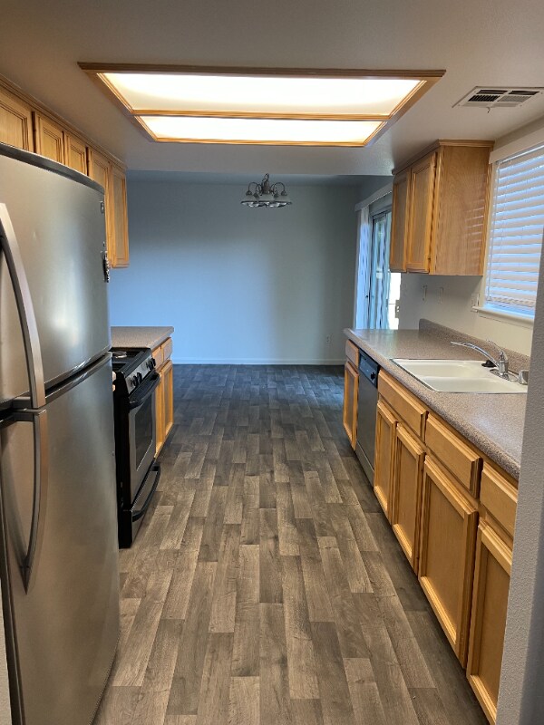 Foto del edificio - 527 Grundy Ave