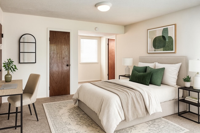 Building Photo - MAPLE CREST