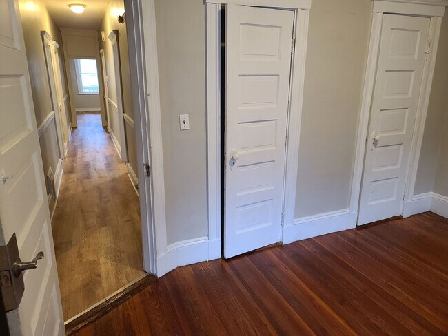 Building Photo - Sunny Renovated Oak Sq. Brighton 4Bed