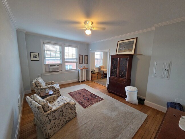 Foto del edificio - 3010 Wisconsin Ave NW