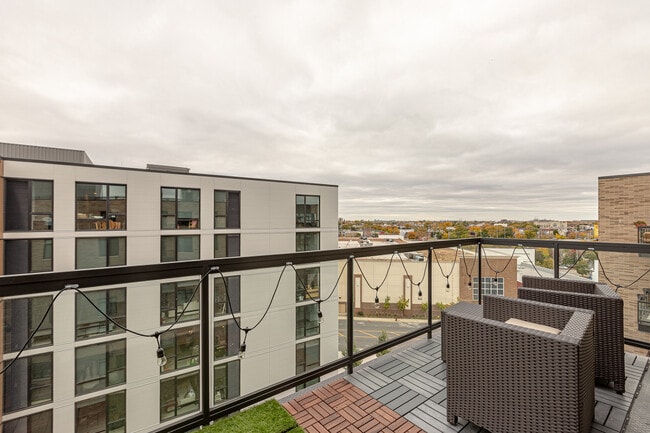 Foto del edificio - 1701 W Webster Ave