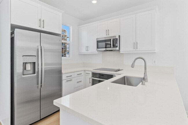 Foto del edificio - Modern Comfort & Style in Prime Ontario Location