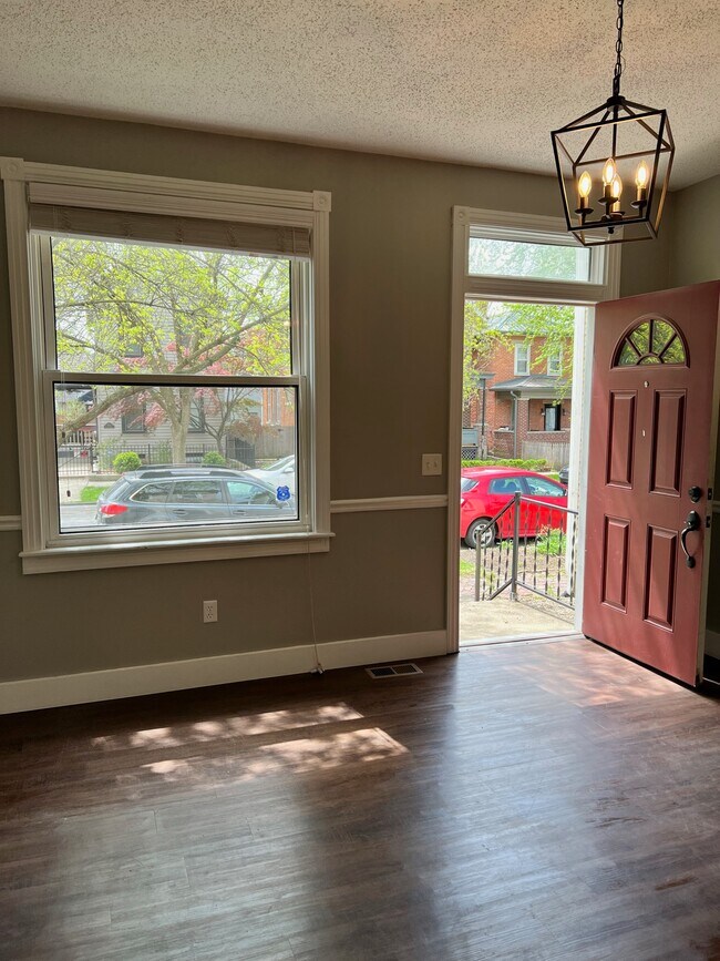 large living room window - 454 Forest St