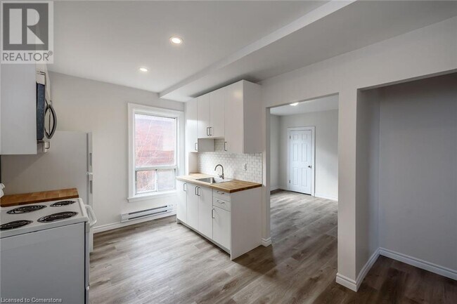 Photo du bâtiment - 191 Sherman Ave S