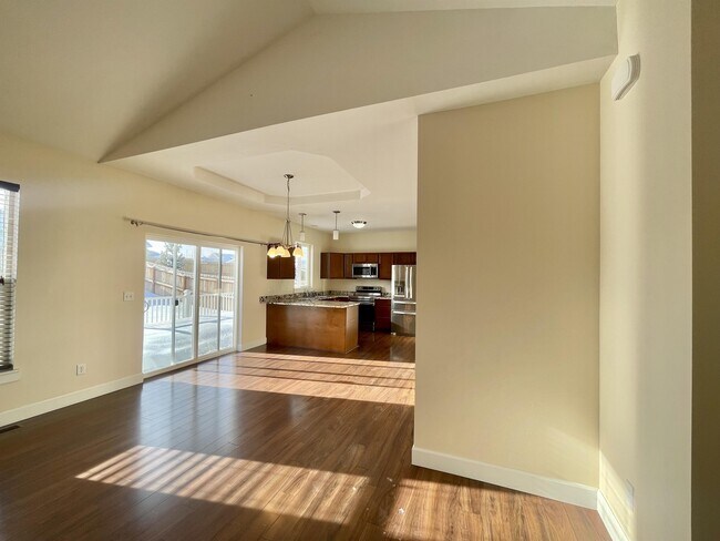 Building Photo - 4466 Shadowglen Dr