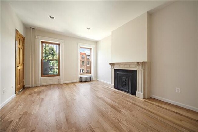 Building Photo - 521 Macon St