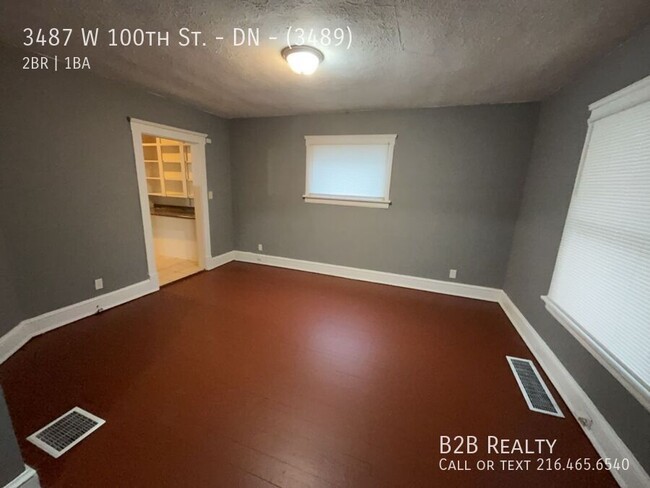 Building Photo - Spacious Two-Bedroom Unit in a Charming Mu...