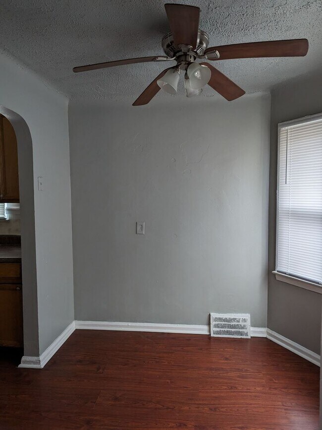 Foto del edificio - 12648 Mettetal St- 3 BEDS & 1.5 BATH FOR R...