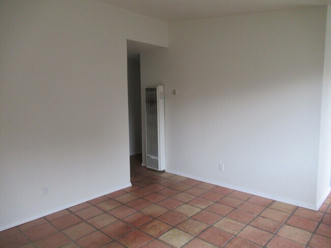 Foto del edificio - 358 Boeker Ave